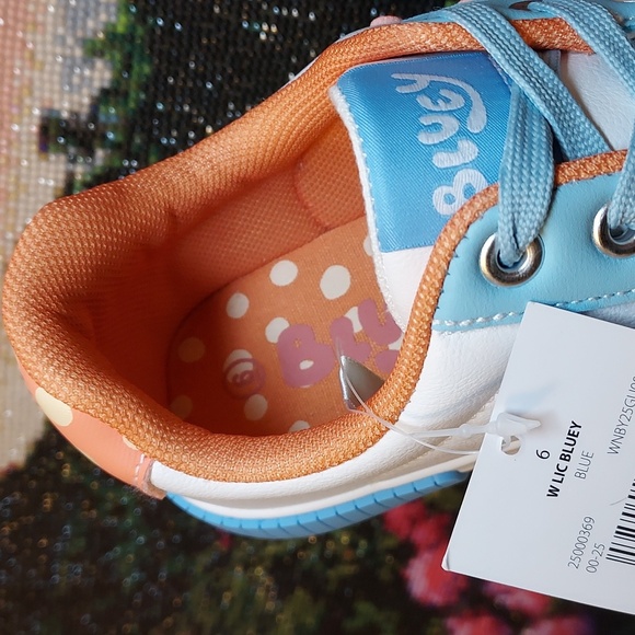 Womens Bluey & Bingo Court Sneakers - Picture 10 of 11